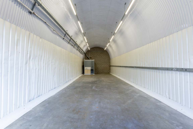 An empty arch with white lining