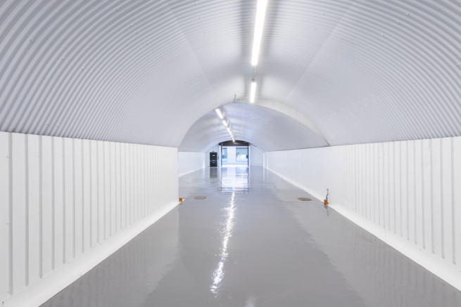 An empty arch with white lining