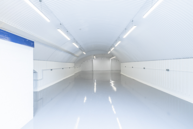 An empty arch with white lining