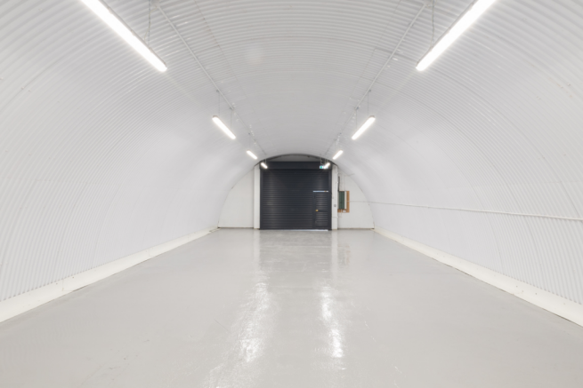 An empty arch with white lining