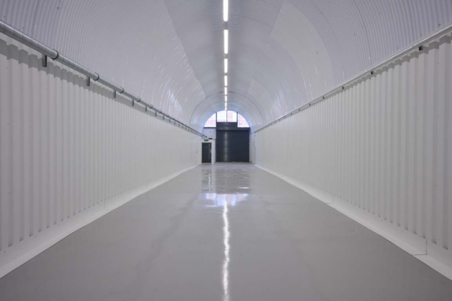An empty arch with white lining