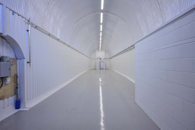 An empty arch with white lining