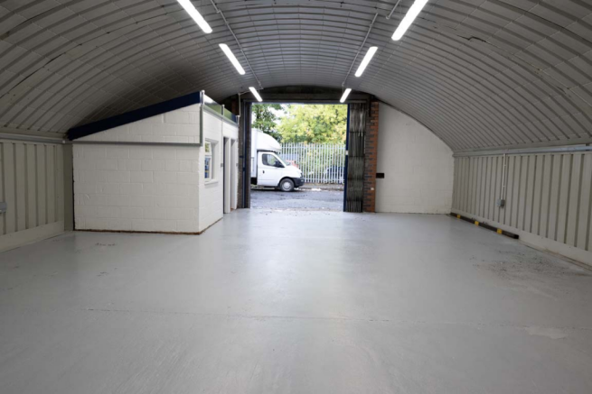 An empty arch with white lining