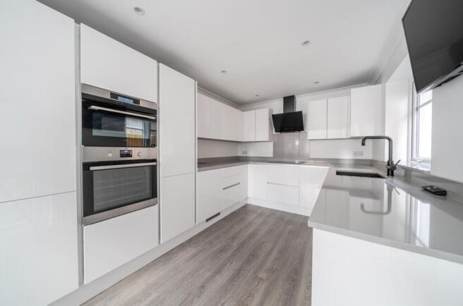 1402555-9-696f6ba...