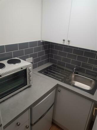 Flat 4, 67 Cedar Road Kitchen 4.jpg