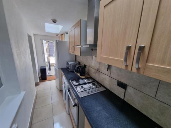 11a Pevensey Road Kitchen.jpg