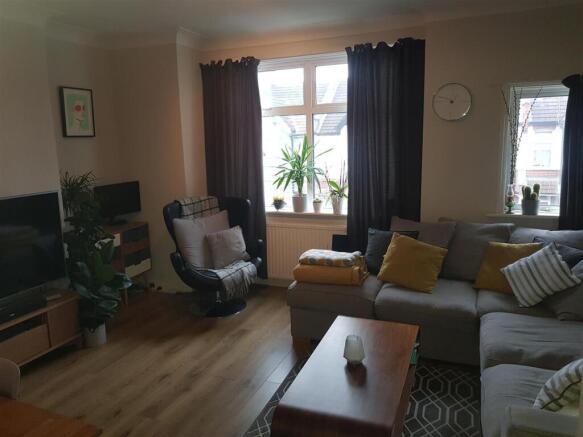 53b gassiot road livingroom.jpg