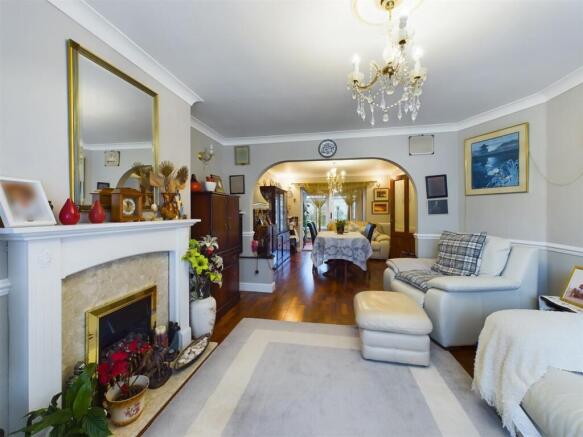 CAM03975G0-PR0072-STILL002 (1).jpg