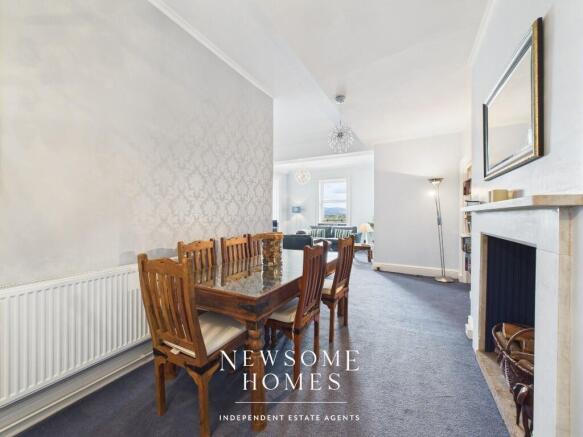Lounge/ Dining Room