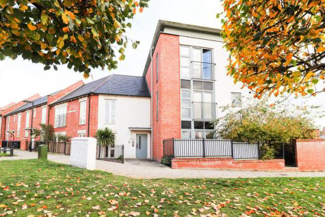 Knot Tiers Drive, Upton, Northampton, NN5