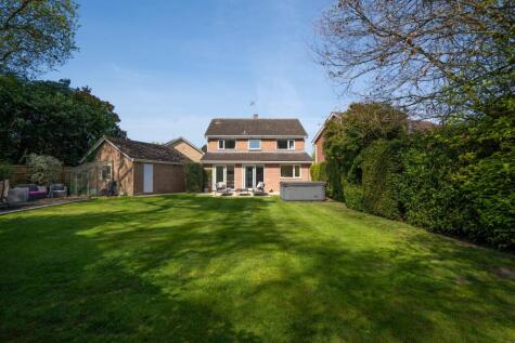 Larkspur Close, Lowestoft