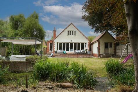 b Chestnut Avenue, Lowestoft