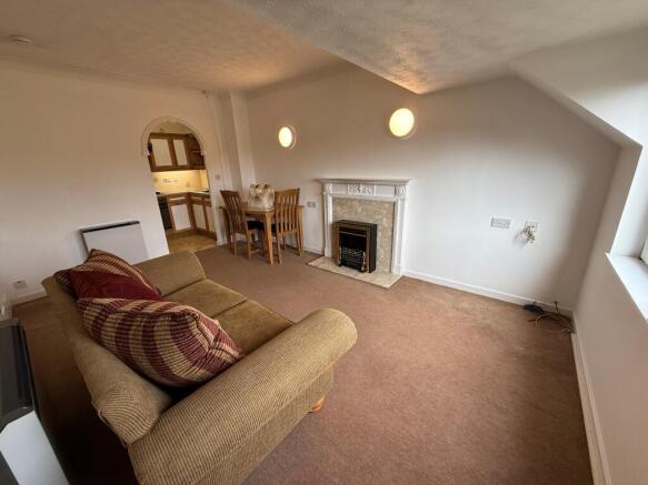 Lounge 1 T202509031250.jpg