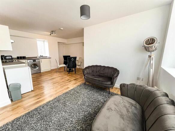 Lounge / Kitchen