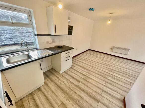 Kitchen 1.jpeg