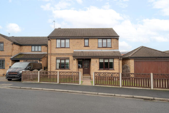 Saddle (Exteriors) (5 of 5)