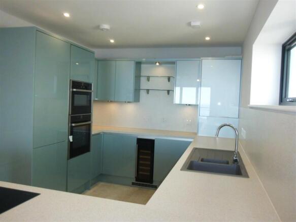 Kitchen 1.JPG