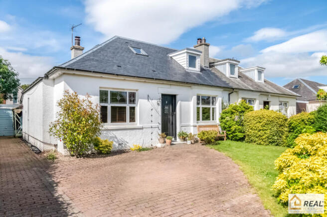 Charming 3-Bedroom Cottage in Quiet Cul-de-Sac �