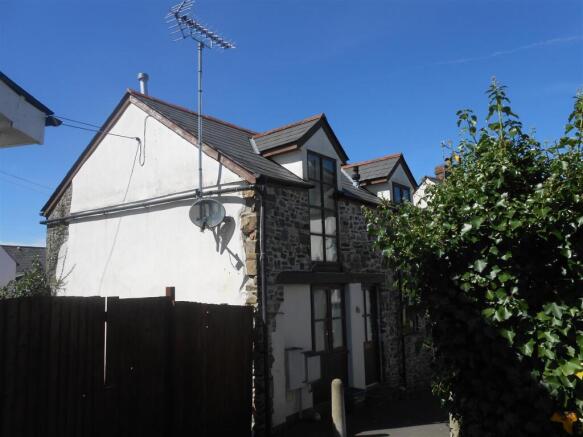 2 Bedroom End Terrace House for rent