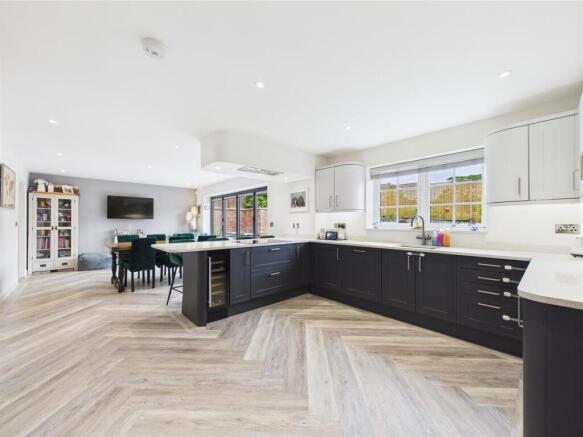 High Specification Fitted Kitchen
