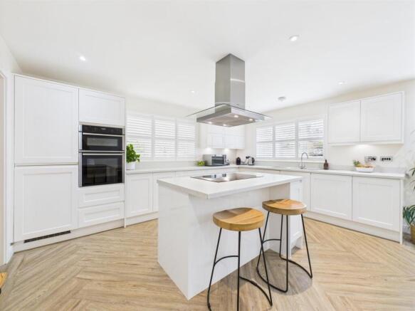 Stylish Fitted Kitchen