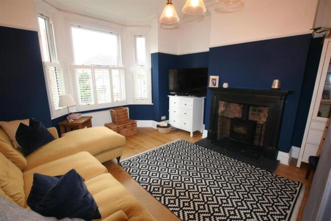malvernroad,81livingroom.JPG