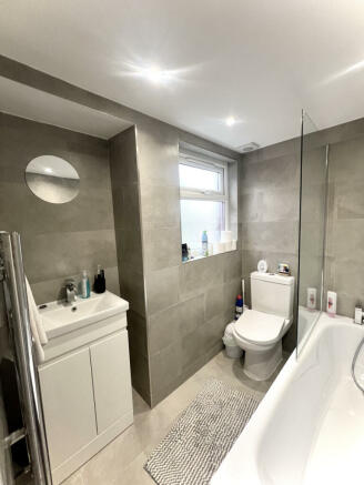 A Newly Renovated Five Bedroom Terraced House in 