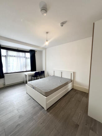 A Newly Refurbished Ground Floor Studio Flat!
