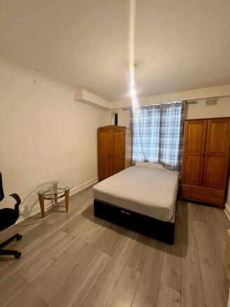 A Spacious Self-Contained Studio Flat to Rent in 