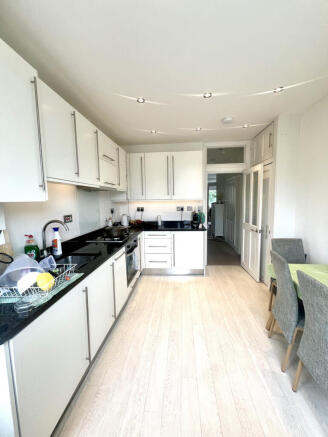 A Beautiful Two Bedroom First Floor Apartment to 
