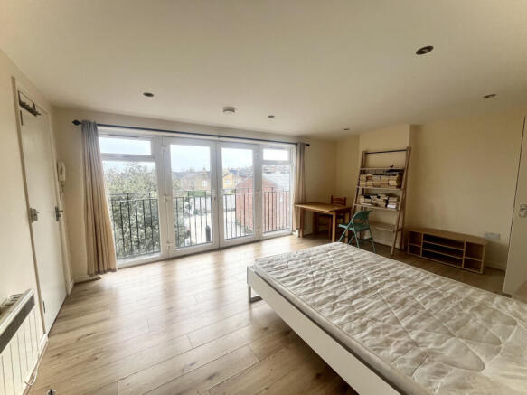 A Spacious Top Floor En-Suite Room in the heart o