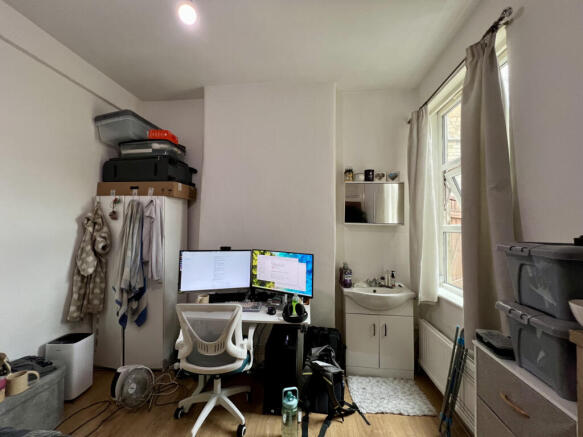 A Spacious Ground Floor Self-Contained Studio Fla