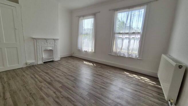A Well Presented One Bedroom First Floor Flat in 