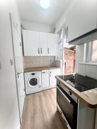 A Spacious Self-Contained, Ground Floor Studio Fl