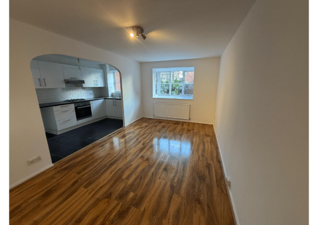 Spacious one-bedroom ground floor flat