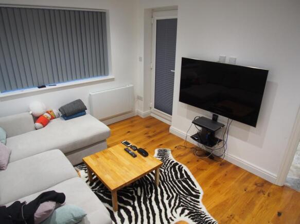 A Beautiful One Bedroom Ground Floor Flat with Ba