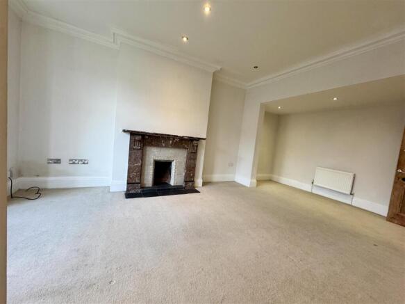 Lounge/dining room
