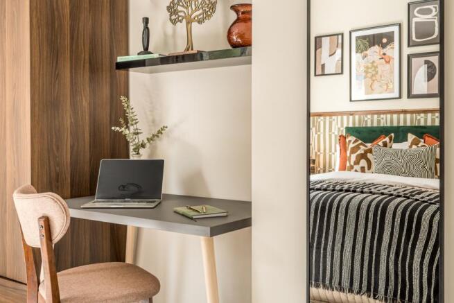 North Gate Park - Show apartment bedroom mirror