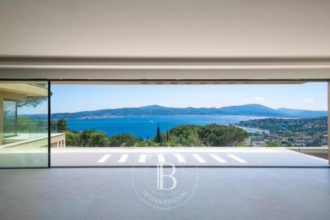 VIEW OF THE SAINT - TROPEZ GOLF COURSE