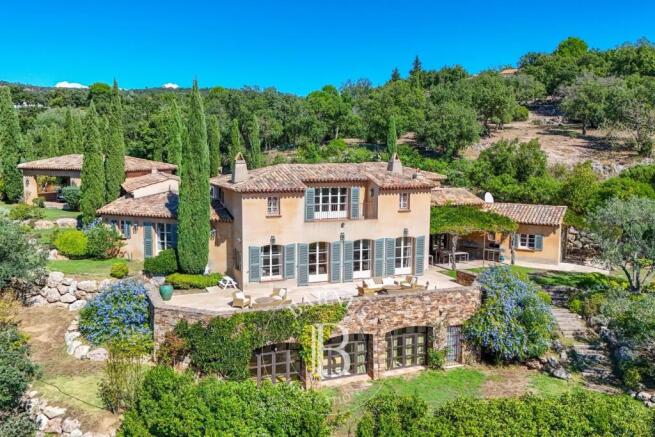 COUNTRY HOUSE 6 ROOMS