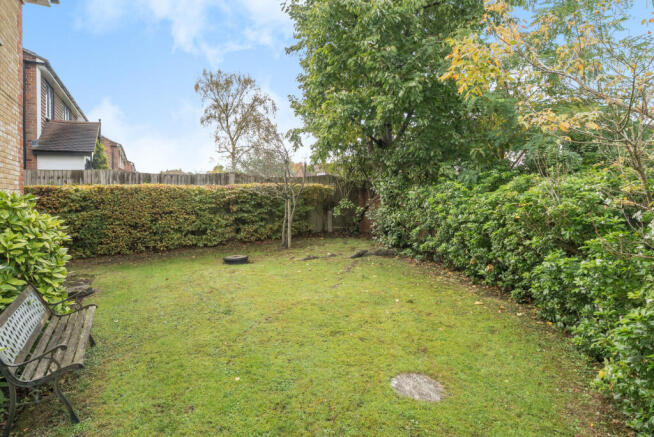 1370212-6-68f89c9...