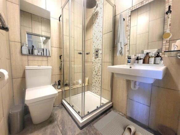 Property_2C94_6_at_5_Belsize_Avenue_bathroom_09-05