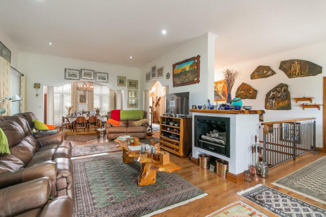 Lounge with Gas Fireplace