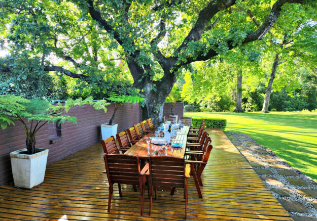 OUTSIDE ENTERTAINMENT AREA