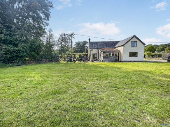 Detached Cottage in rural village