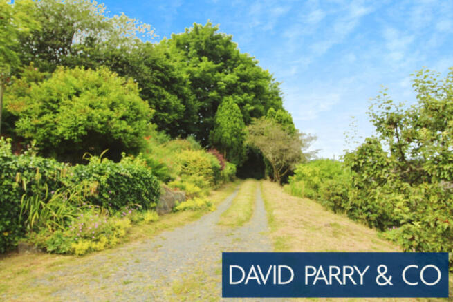 DETACHED COUNTRY PROPERTY