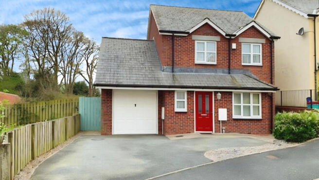 Detached 3 Bedroom House