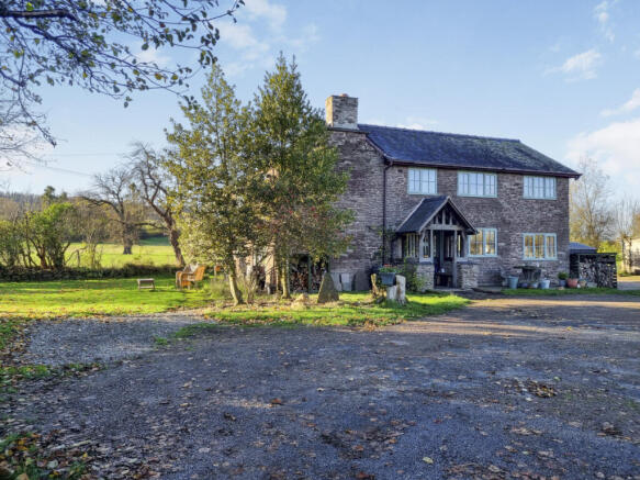 4 Bedroom Property with Land