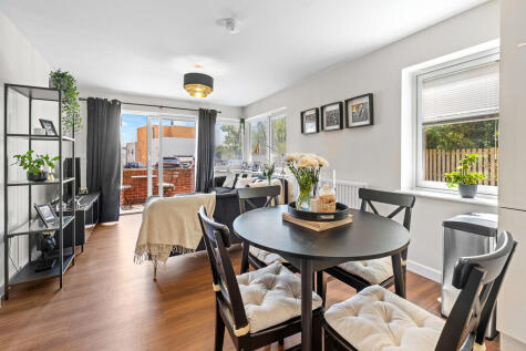 The Horizon, Trem Elai, Penarth