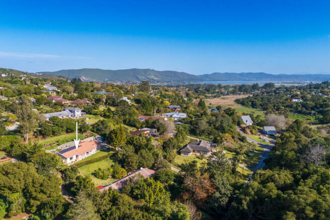 Elevated position in leafy suburb